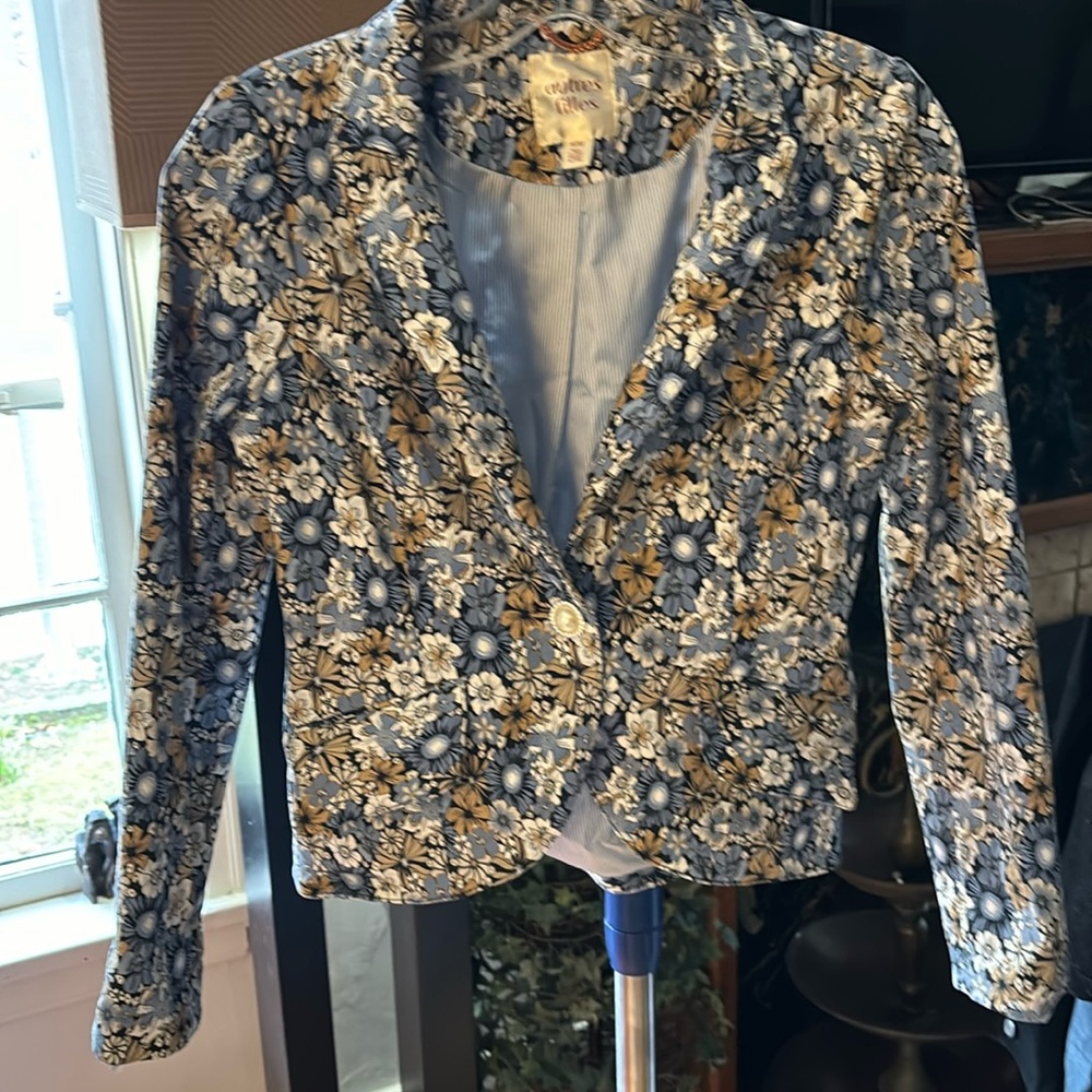 Autres Filles blue floral lined blazer with pearl buttons size medium